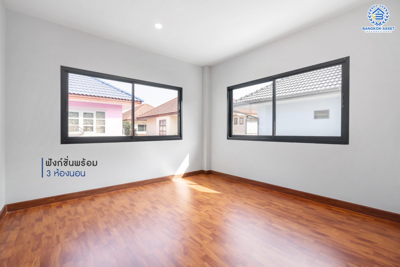 บ้านมือสองตกแต่งใหม่ ม.ลภาวัน9 ชัยพฤกษ์-ปากเกร็ด โซนต้นโครงการ เดินทางสะดวก เนื้อที่ 54.7 ตร.ว. ฟังก์ชั่น 3 ห้องนอน 2 ห้องน้ำ 2 ที่จอดรถ ภายในกว้างห้องครัวขนาดใหญ่ ตอบโจทย์คนรักการทำอาหาร บนทำเลที่ดีที่สุด! เชื่อมต่อเมือง ใกล้เซ็นทรัลแจ้งวัฒนะ และรถไฟฟ้าสายสีม่วง "สถานีบางพลู"